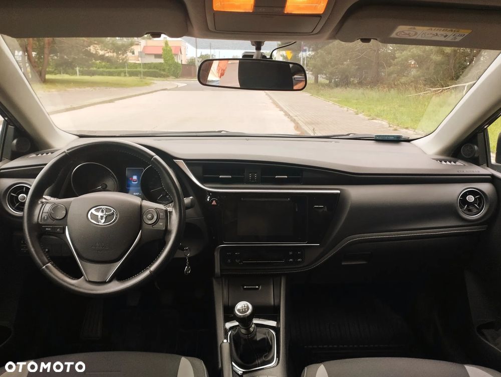 Toyota Auris 1.6 Premium - 12