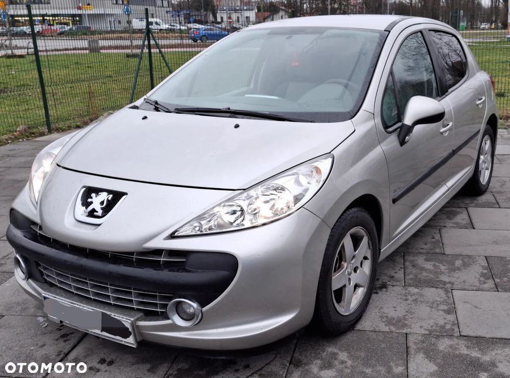 Peugeot 207 2008 photo 2