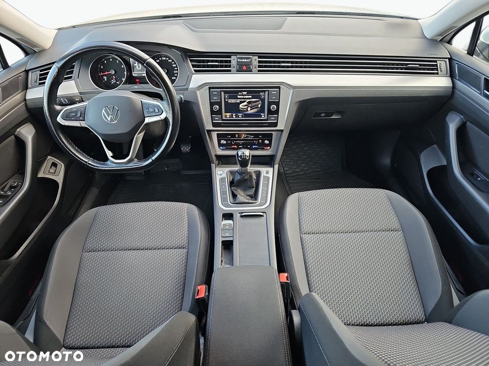 Volkswagen Passat - 25