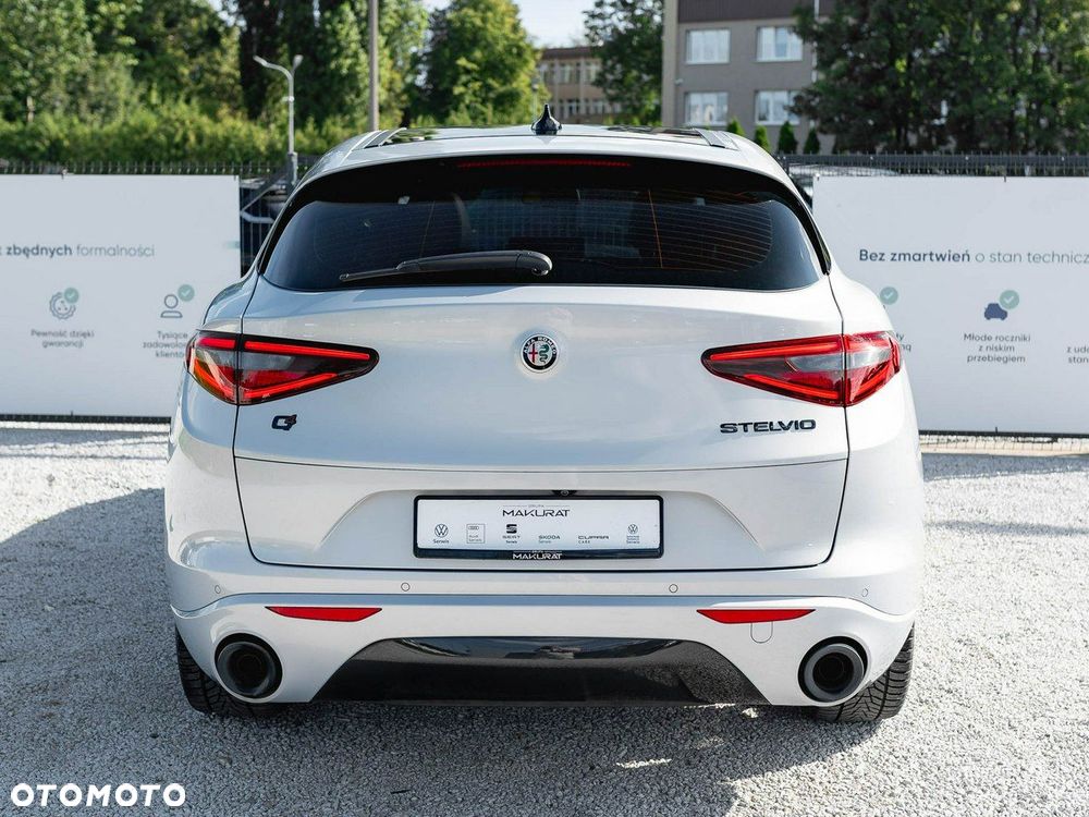 Alfa Romeo Stelvio 2.0 Turbo Veloce Q4 - 11