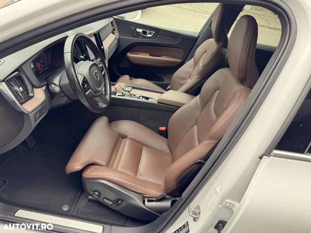 Volvo XC 60 B4 MHEV AT8 AWD Inscription - 28