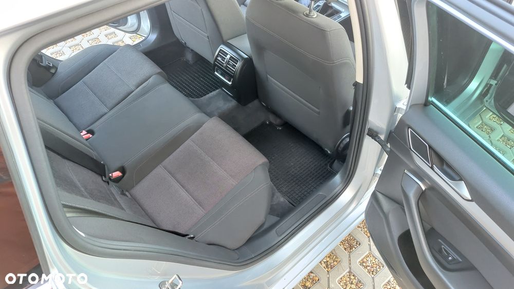 Volkswagen Passat - 22