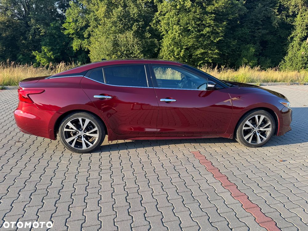 Nissan Maxima - 1