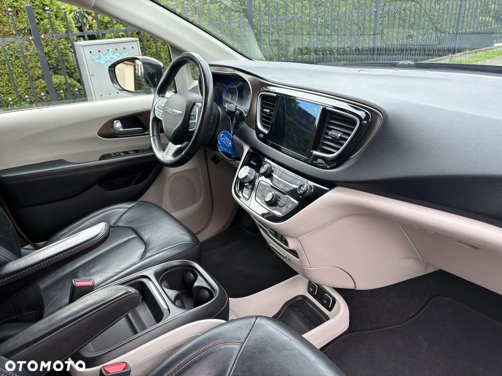 Chrysler Pacifica - 17