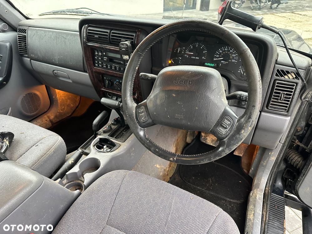 Jeep Cherokee 4.0 Limited - 27
