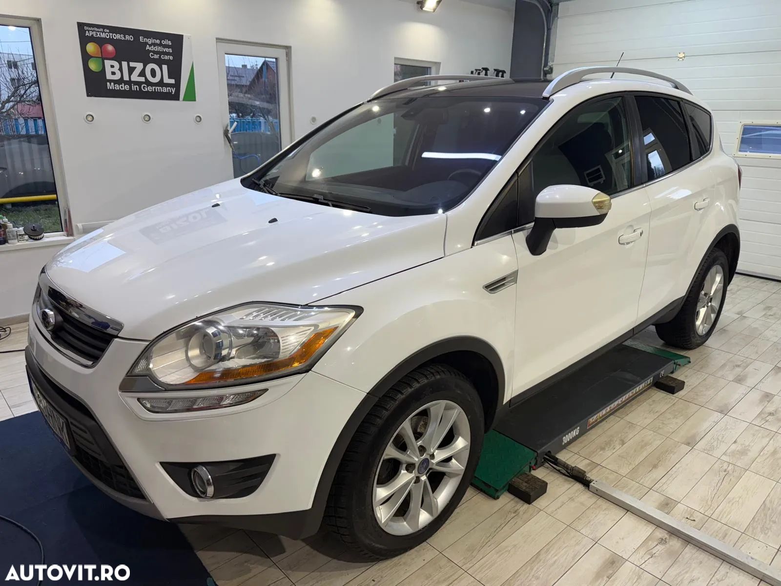 Ford Kuga 2.0 TDCi 4WD Powershift Titanium - 1