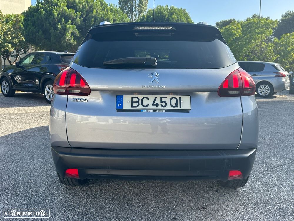 Peugeot 2008 1.2 PureTech Style EAT6 — fotografia 4