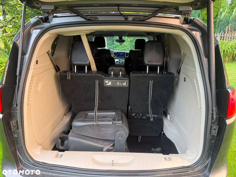 Chrysler Pacifica - 17
