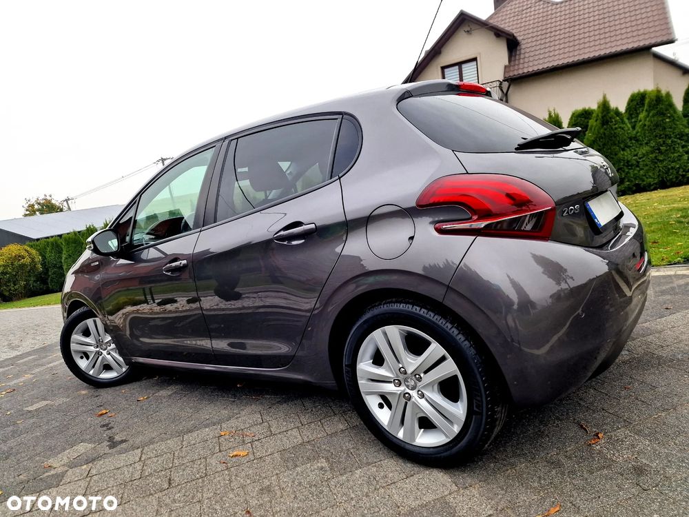 Peugeot 208 2018 photo 3