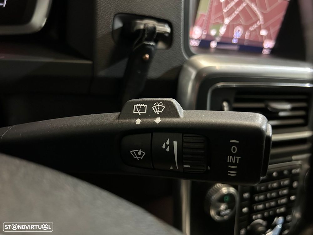 Volvo V60 2.0 D3 R-Design - 38