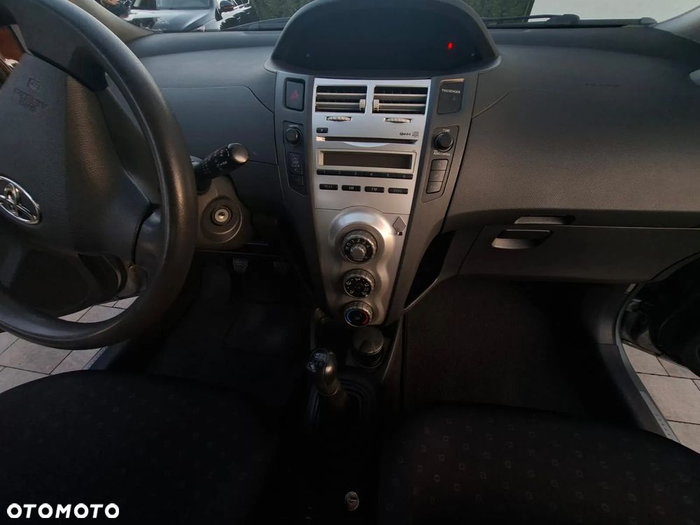 Toyota Yaris - 15