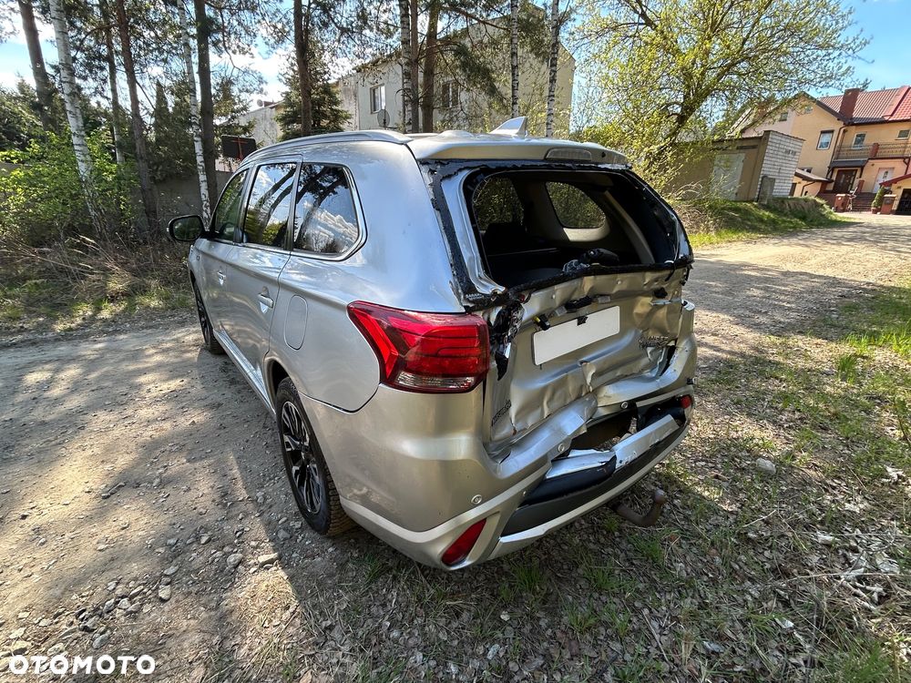 Mitsubishi Outlander Instyle NAVI + - 3