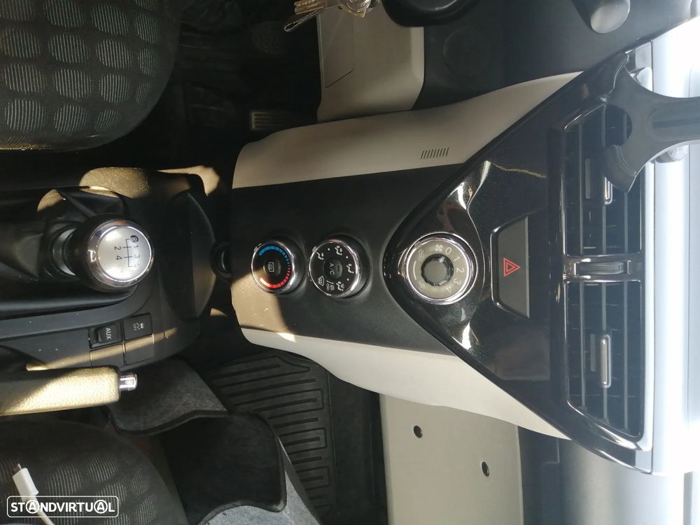 Toyota iQ 1.0 VVT-i 2 - 12