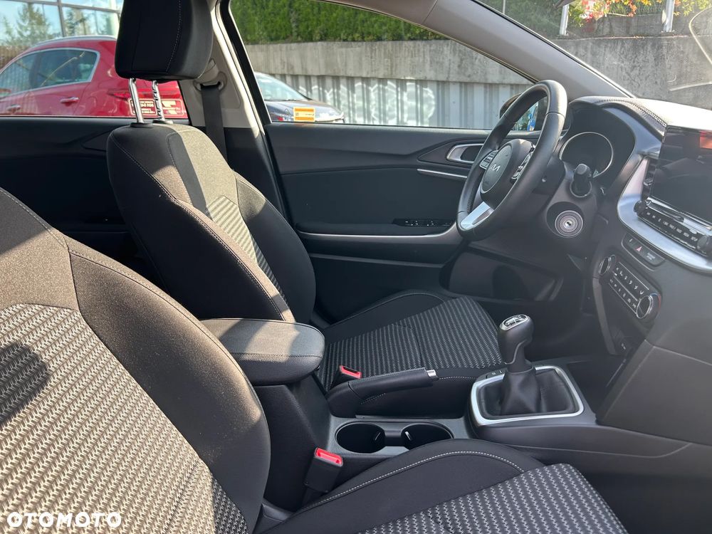 Kia Ceed 1.5 T-GDI M - 16
