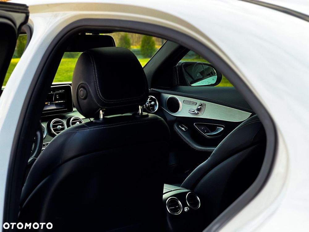 Mercedes-Benz Klasa C AMG 43 4Matic 9G-TRONIC - 17