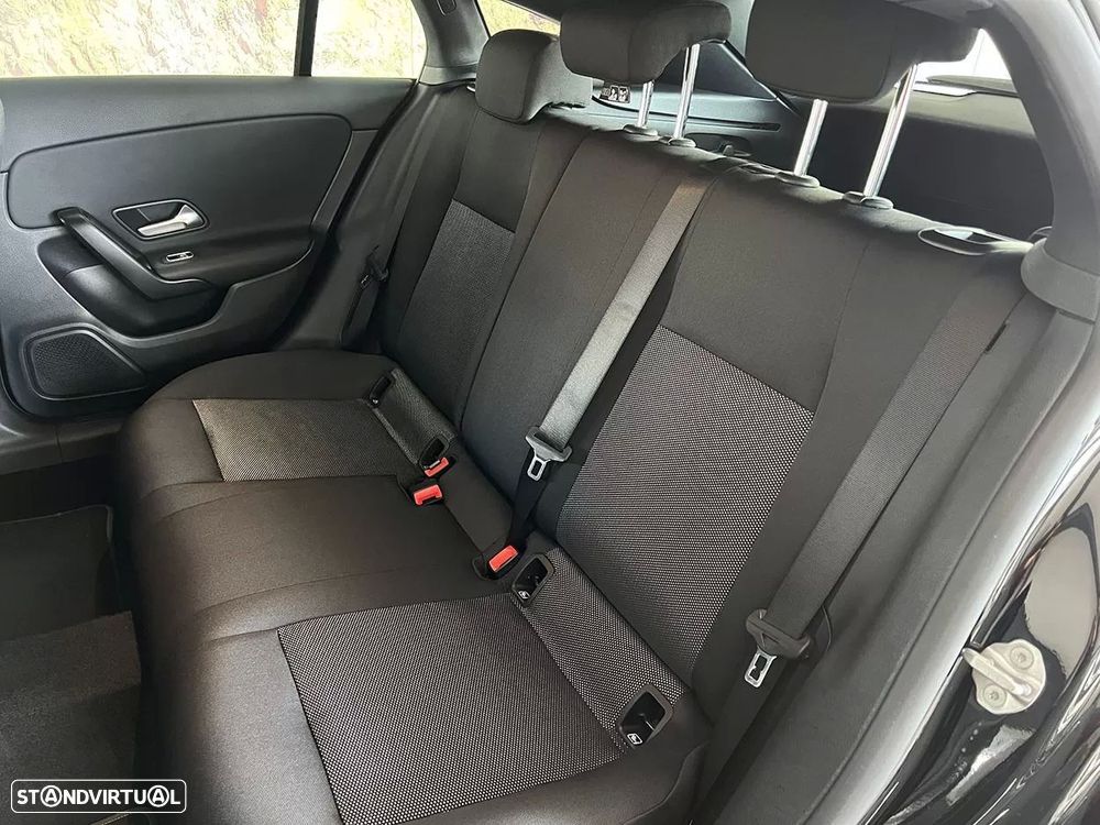 Mercedes-Benz CLA 180 d Shooting Brake Business Solutions - 24