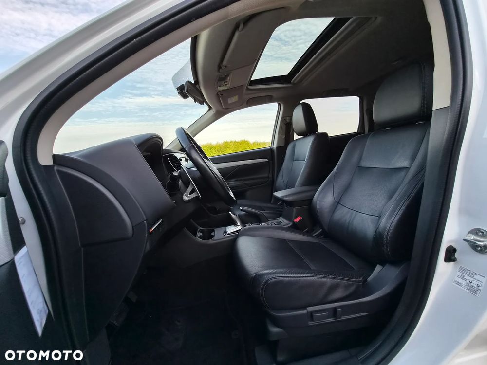Mitsubishi Outlander 2.0 4WD Top - 24