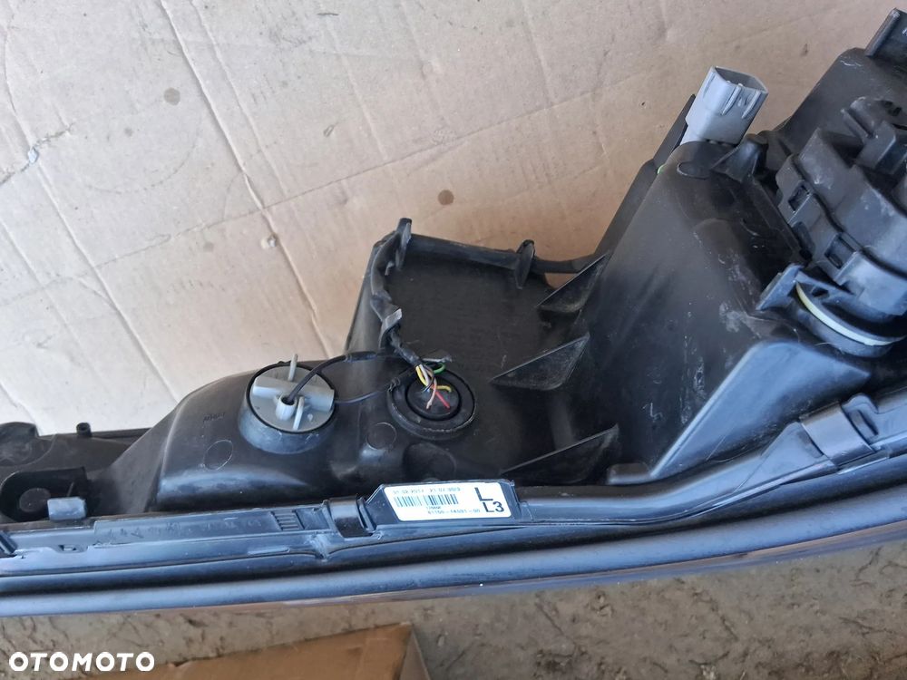Lampa Przod Lewa Toyota CHR CH-R Soczewka 81150-F4031-00 - 5
