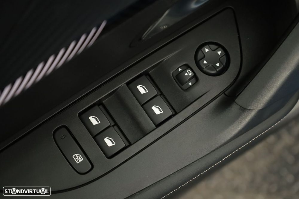 Peugeot 2008 1.2 PureTech Allure - 21