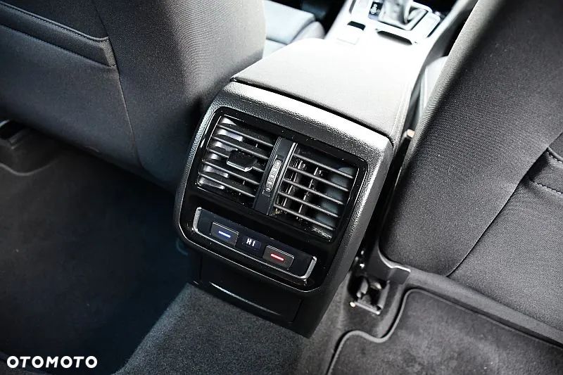 Volkswagen Passat Variant 1.5 TSI OPF DSG Highline - 24