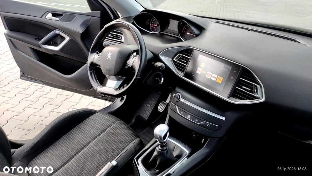 Peugeot 308 1.2 PureTech Allure S&S - 17