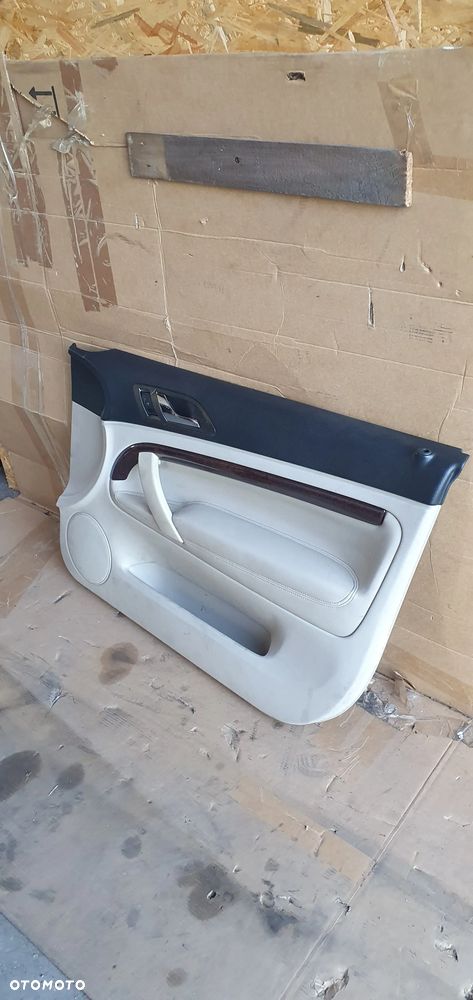 Boczek drzwi tapicerka prawy przód przednia prawa skóra Skoda Superb I - 4