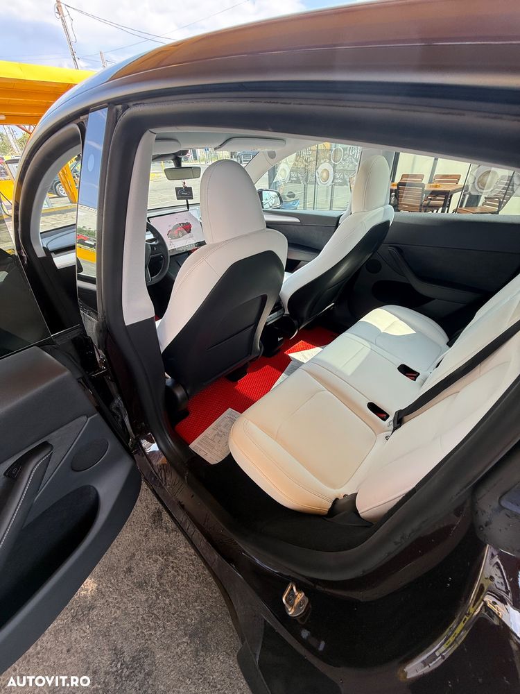 Tesla Model Y AWD Performance - 8