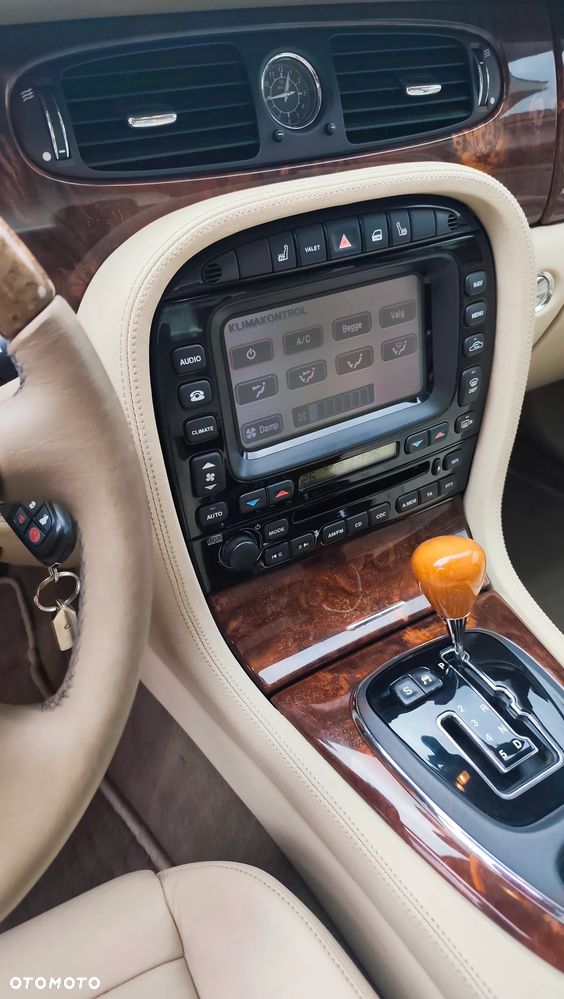 Jaguar XJ XJ6 3.0 Executive - 14