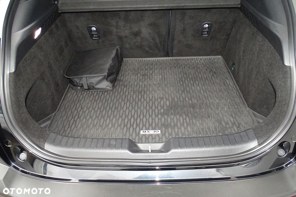 Mazda MX-30 e-SKYACTIV MAKOTO - 32