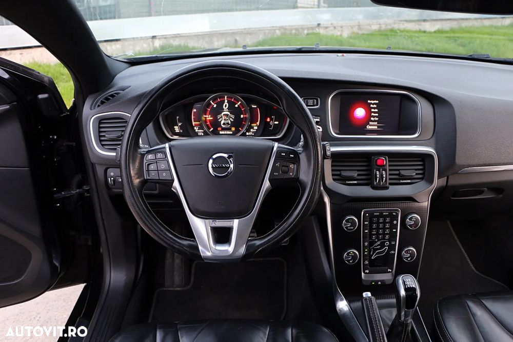 Volvo V40 D3 R-Design - 23