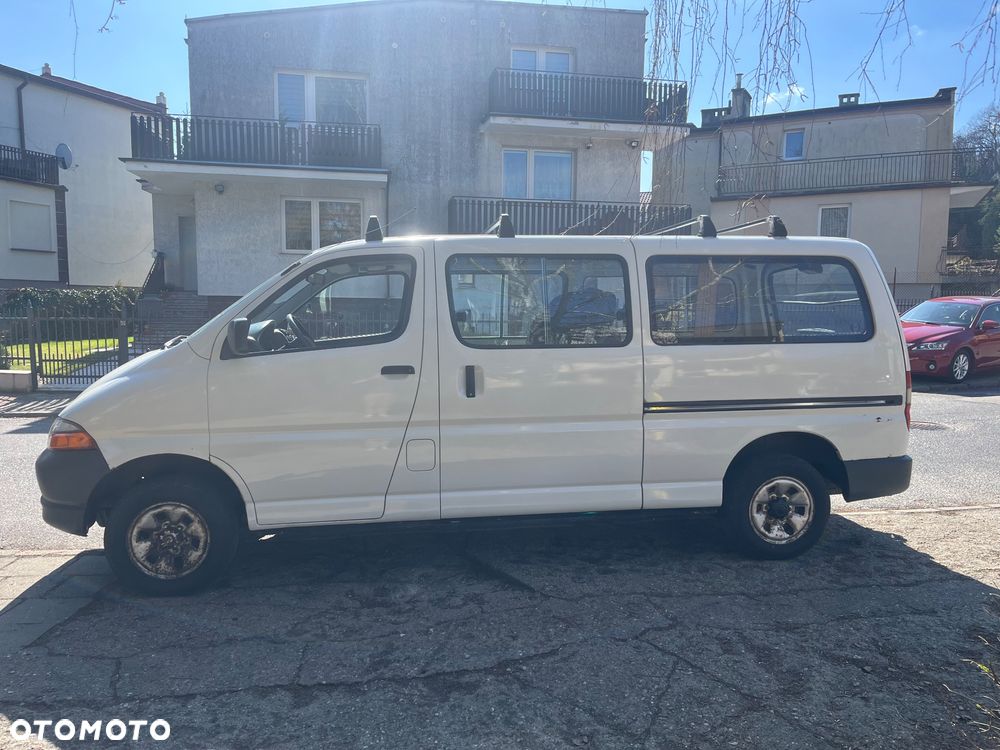 Toyota Hiace - 11