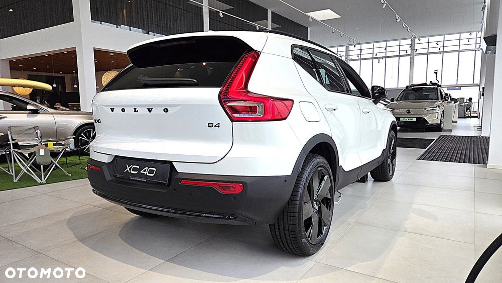 Volvo XC 40 B4 Plus Black Edition - 3