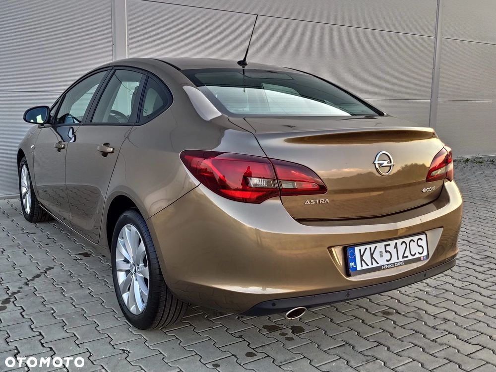 Opel Astra 2012 photo 4