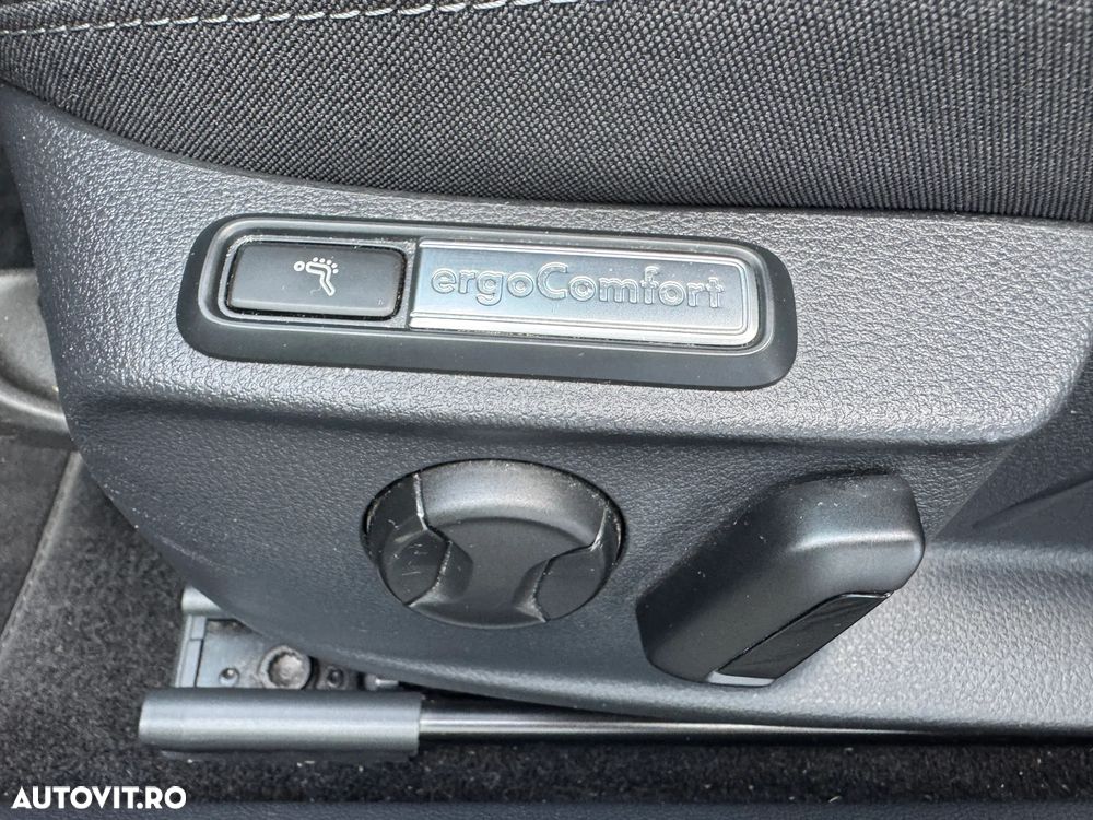 Volkswagen Passat Variant 2.0 TDI SCR DSG 4Motion Elegance - 18