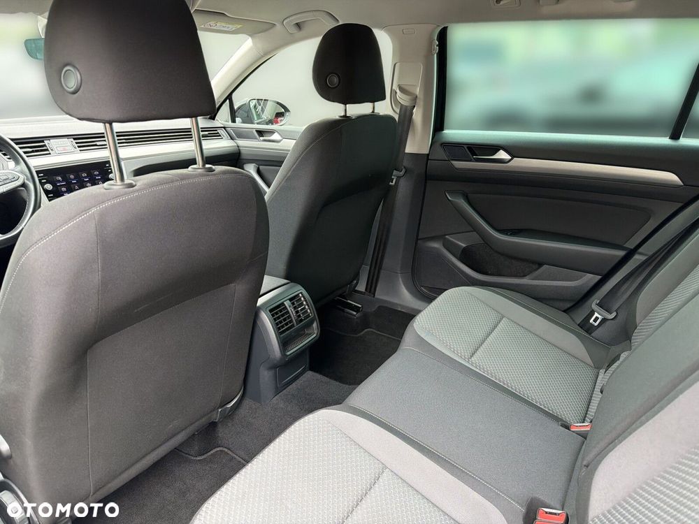 Volkswagen Passat - 20
