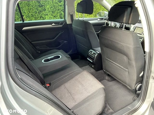 Volkswagen Passat 1.8 TSI (BlueMotion Technology) DSG Comfortline - 17