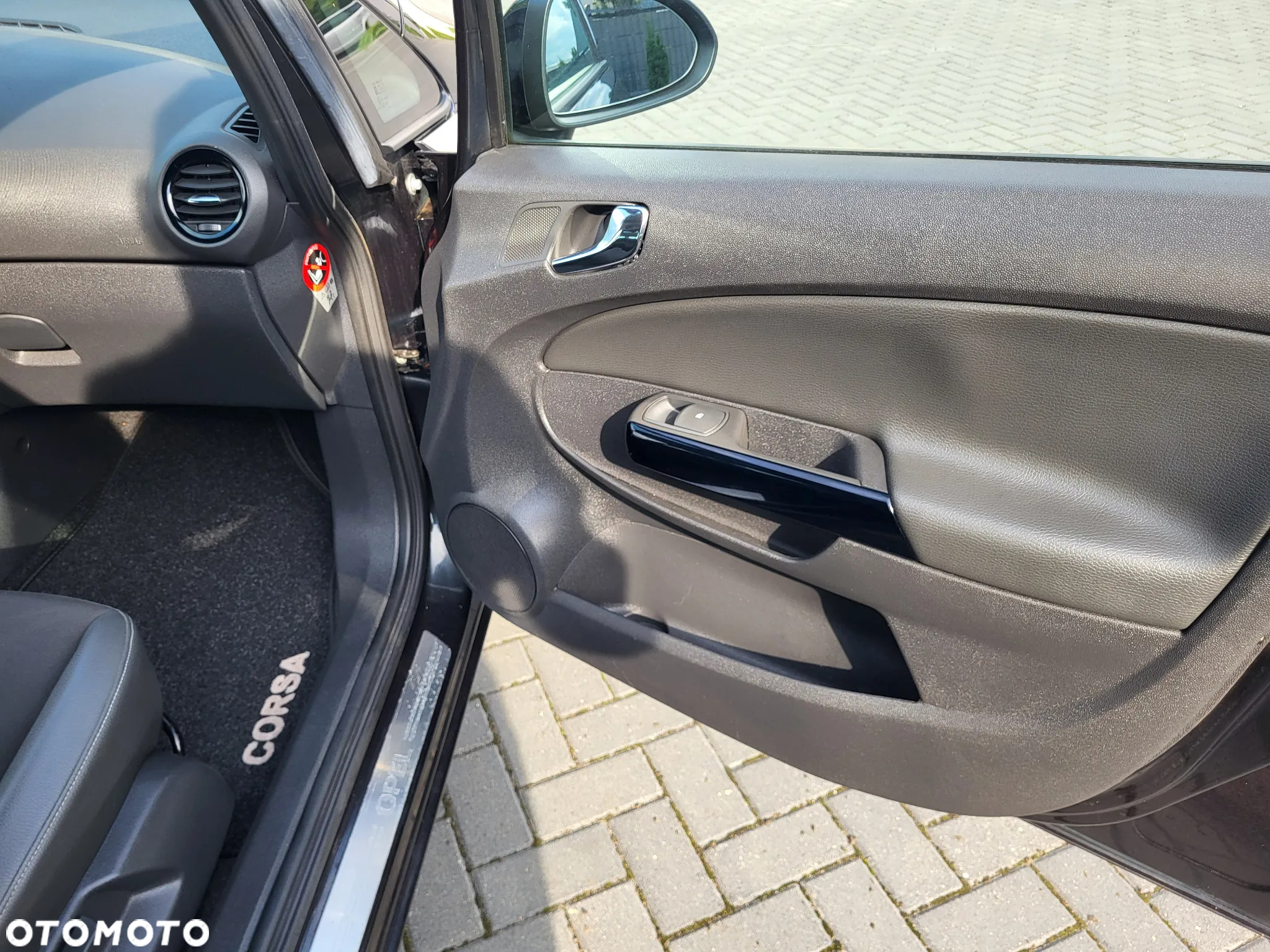 Opel Corsa 1.4 16V 150 Jahre - 15