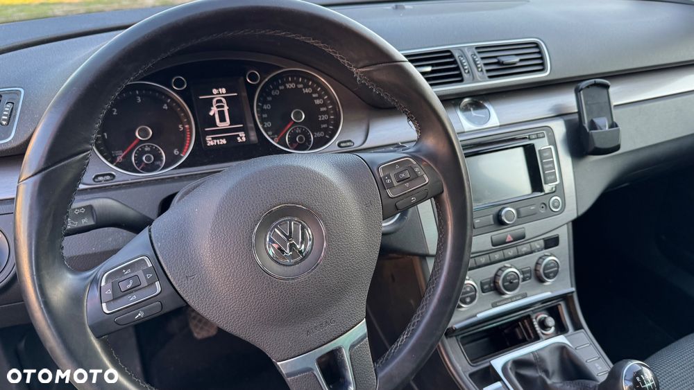 Volkswagen Passat 1.6 TDI DPF BlueMotion Technology Highline - 14