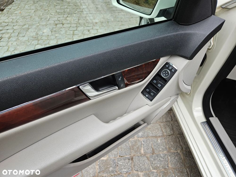 Mercedes-Benz Klasa C 200 Kompressor Elegance - 20