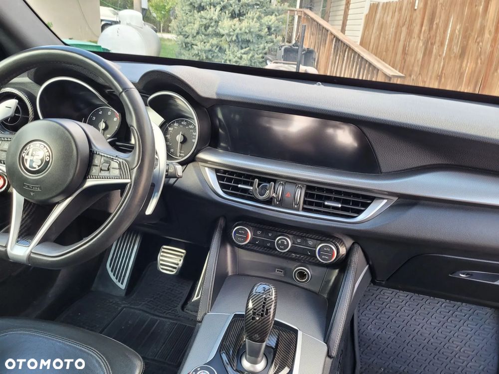 Alfa Romeo Stelvio 2.0 Turbo 16V AT8-Q4 Ti - 14