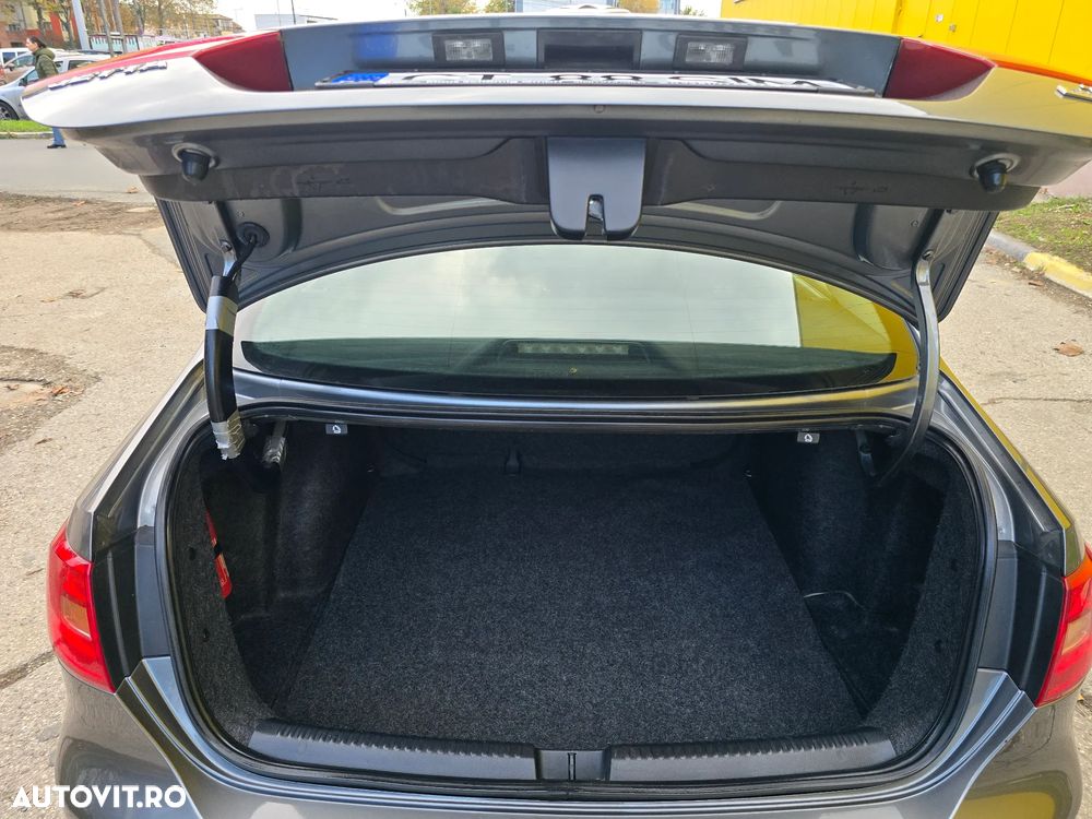 Volkswagen Jetta 1.2 TSI Comfortline - 11