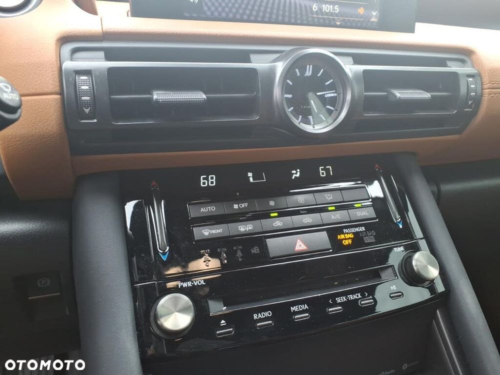 Lexus IS 200t - 15