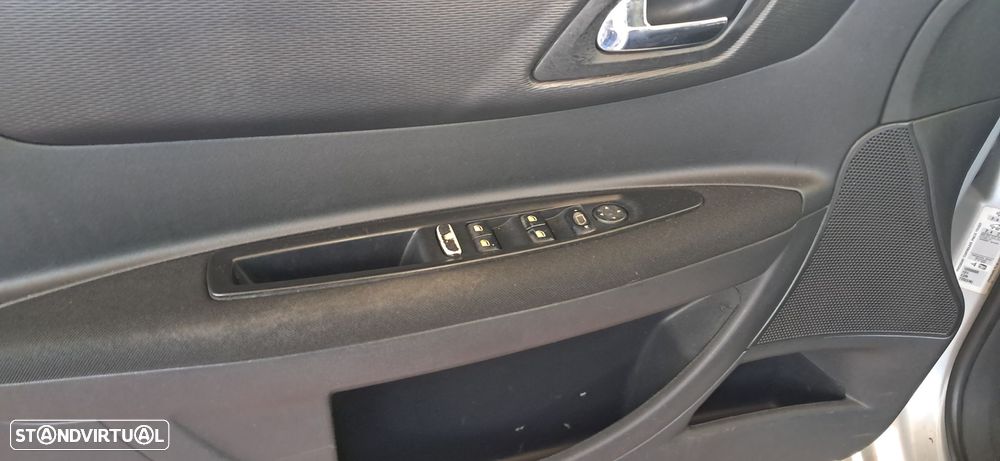 Citroën C4 1.6 HDi Attraction - 4