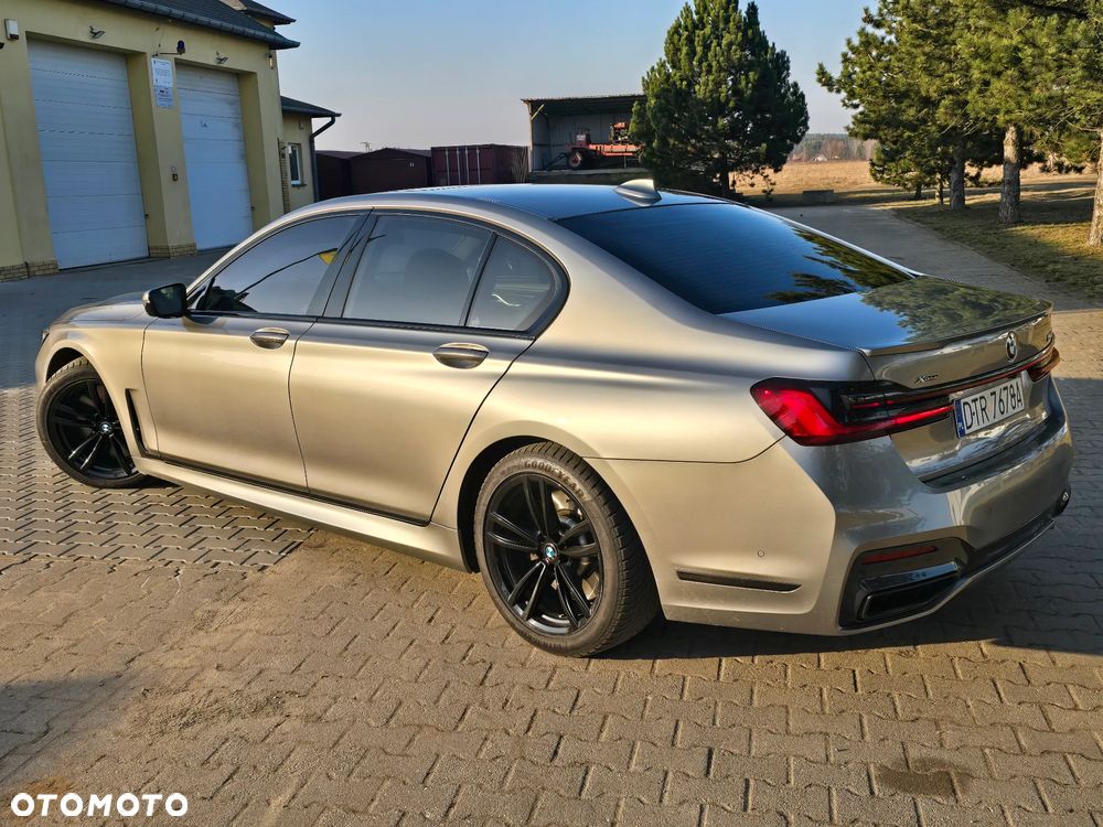 BMW Seria 7 750i xDrive sport - 11