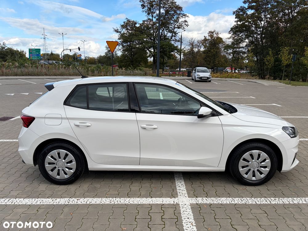 Skoda Fabia 1.0 Essence - 4