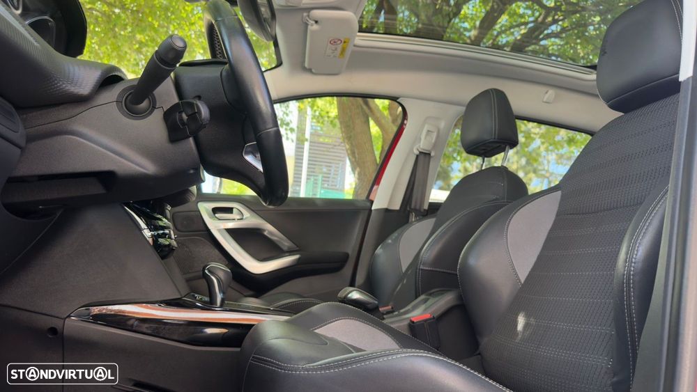 Peugeot 2008 1.2 PureTech Allure EAT6 - 12
