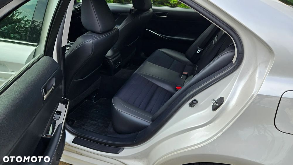Lexus IS 200t Elegance - 12