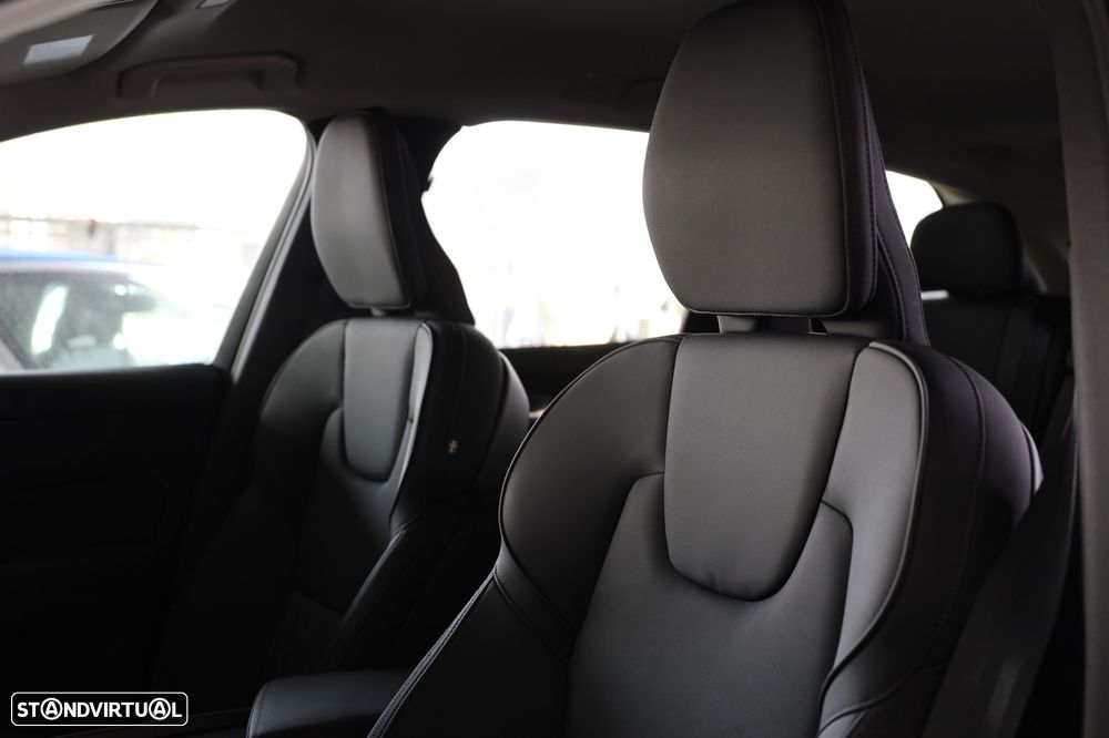 Volvo XC 60 2.0 T6 PHEV Core AWD - 9