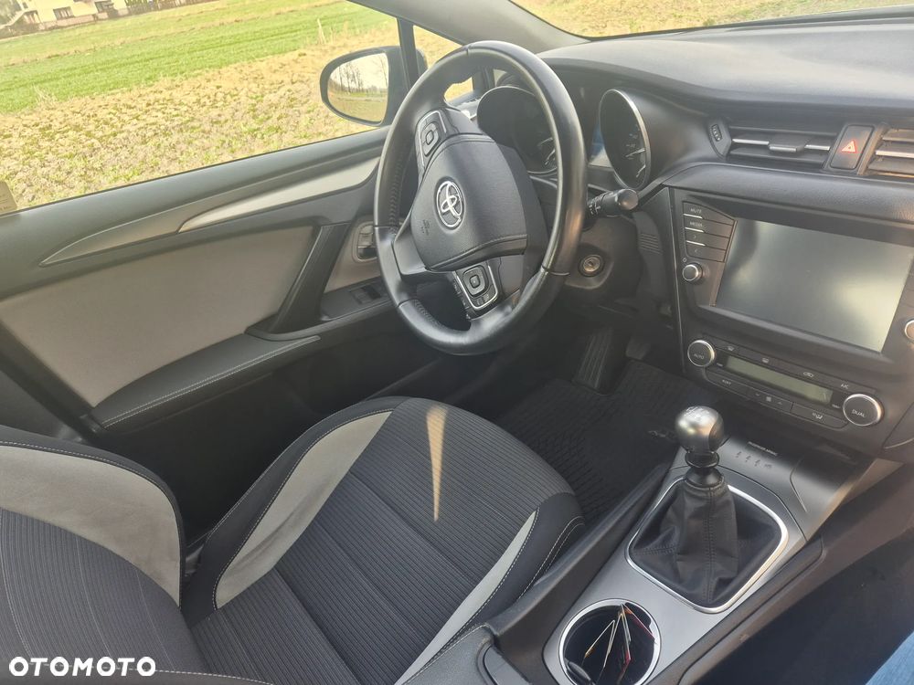 Toyota Avensis 1.8 Premium - 7