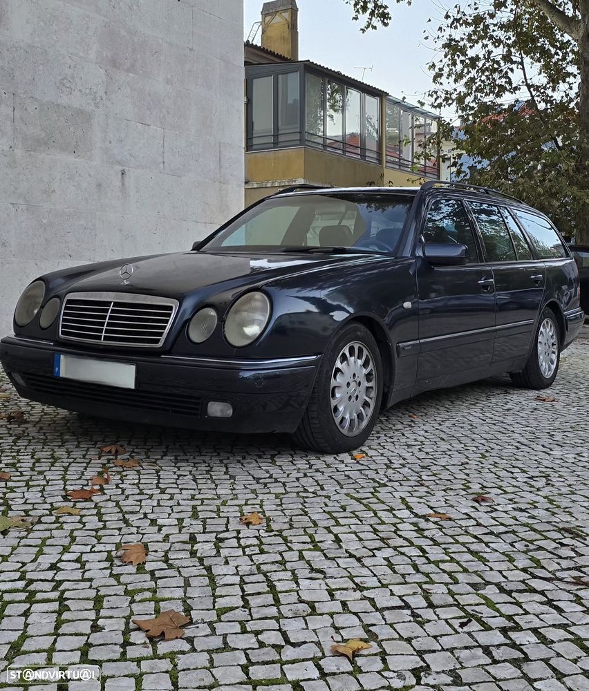 Mercedes-Benz E 300 TD Classic - 1